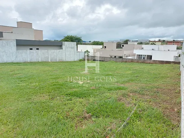 Terreno com 360m², à venda, no bairro Residencial Condomínio Jardim Veneza em Senador Canedo
