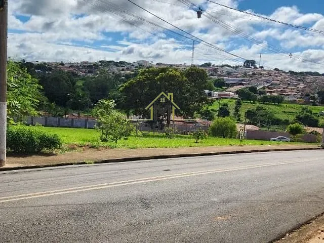 Terreno com 250m², à venda, no bairro Jardim Alvorada em Guaxupé