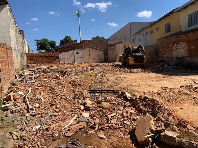 Terreno com 442m², à venda, no bairro Jardim Planalto em Goiânia