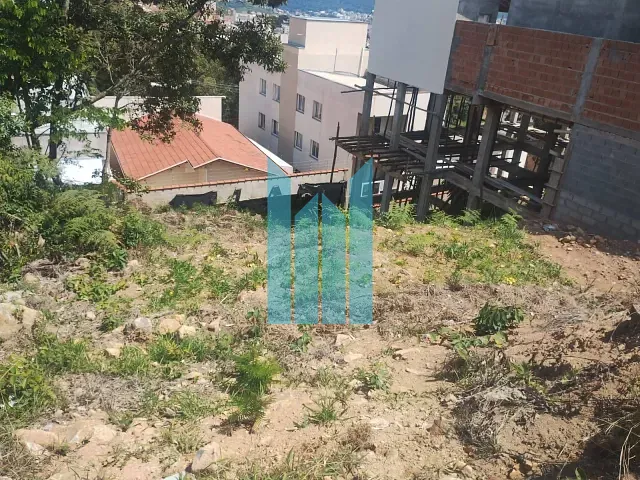 Terreno com 268m², à venda, no bairro Jardim Bandeirantes em Poços de Caldas