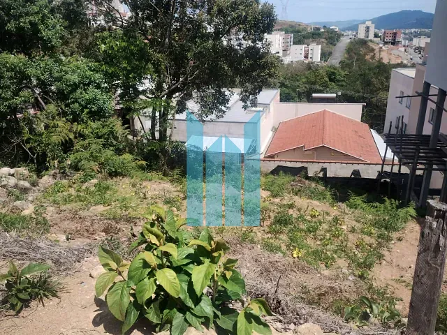 Terreno com 268m², à venda, no bairro Jardim Bandeirantes em Poços de Caldas
