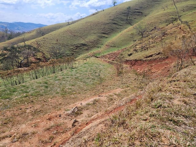 Foto do anúncio: Terreno à Venda em Anhumas, Itajubá MG