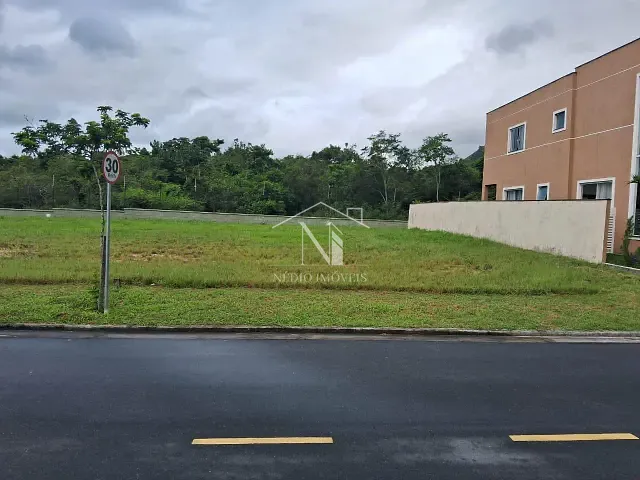Terreno com 365m², à venda, no bairro Inoã (Inoã) em Maricá