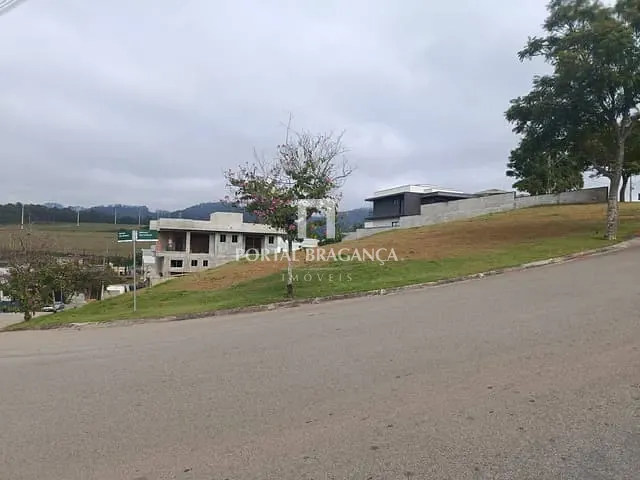 Terreno com 598m², à venda, no bairro Condomínio Vale das Águas em Bragança Paulista