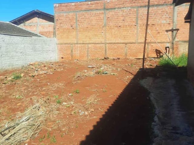 Terreno com 200m², à venda, no bairro Loteamento Sanches dos Santos em Apucarana