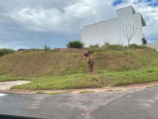 Terreno com 334m², à venda, no bairro Cézar de Souza em Mogi das Cruzes