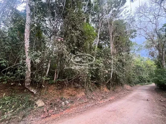 Terreno com 690m², à venda, no bairro Fazendinha (Penedo) em Itatiaia