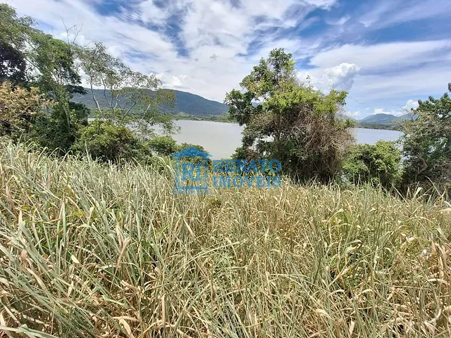 Terreno com 360m², à venda, no bairro Jacaroá em Maricá