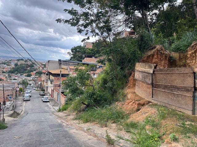 Terreno com 300m², à venda, no bairro Tupi B em Belo Horizonte