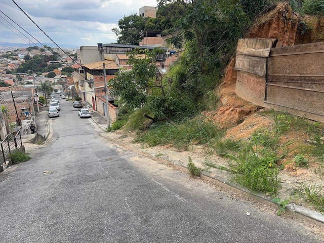 Terreno com 300m², à venda, no bairro Tupi B em Belo Horizonte