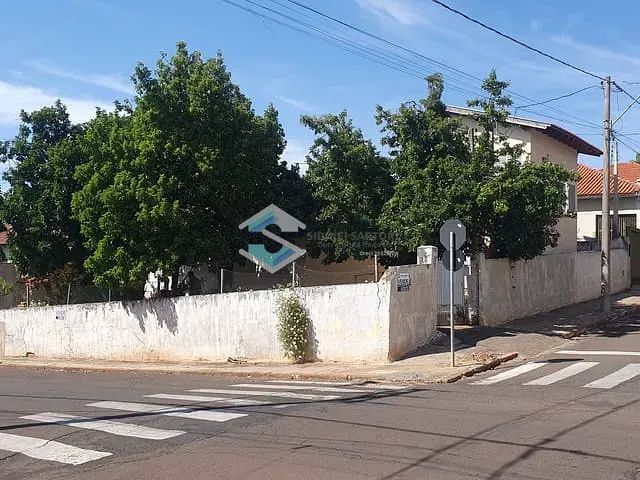 Terreno com 242m², à venda, no bairro Centro em Jacarezinho