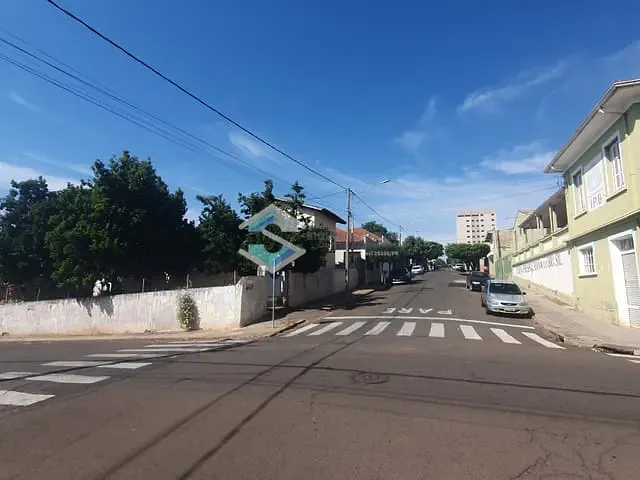 Terreno com 242m², à venda, no bairro Centro em Jacarezinho