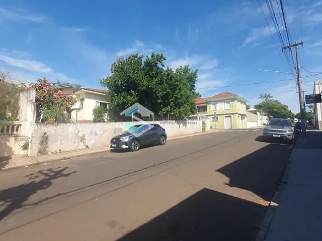 Terreno com 242m², à venda, no bairro Centro em Jacarezinho