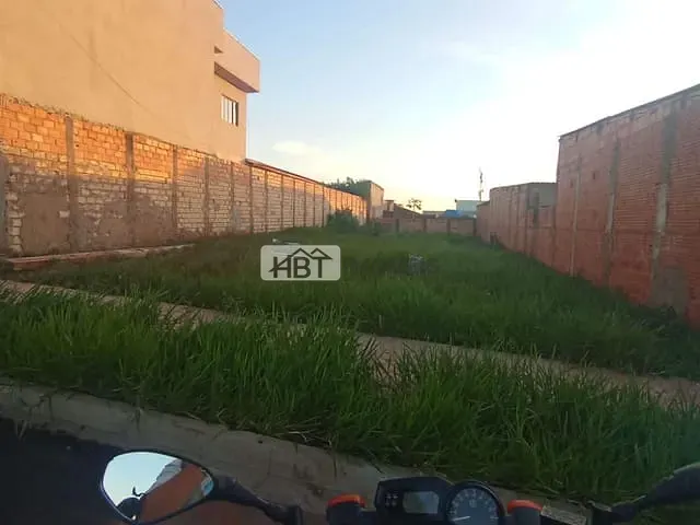 Terreno com 179m², à venda, no bairro Conjunto Habitacional Isaura Pitta Garms em Bauru