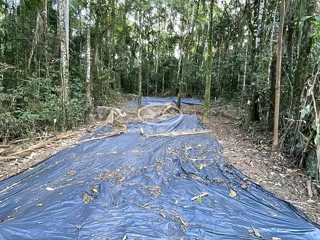 Terreno com 1800m², à venda, no bairro Serrinha do Alambari em Resende
