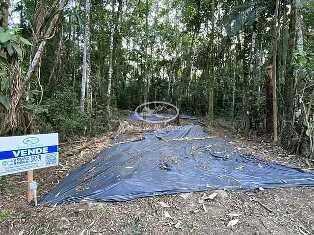 Terreno com 1800m², à venda, no bairro Serrinha do Alambari em Resende