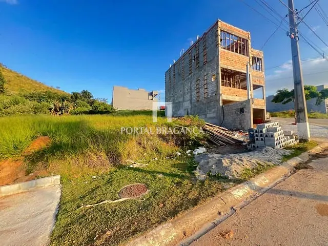 Terreno com 142m², à venda, no bairro Condomínio Villa Verde Bragança em Bragança Paulista
