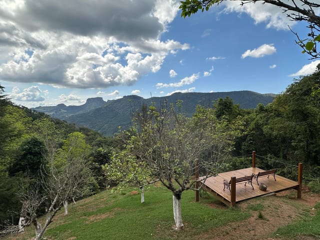 Terreno com vista para a Pedra do Baú.
