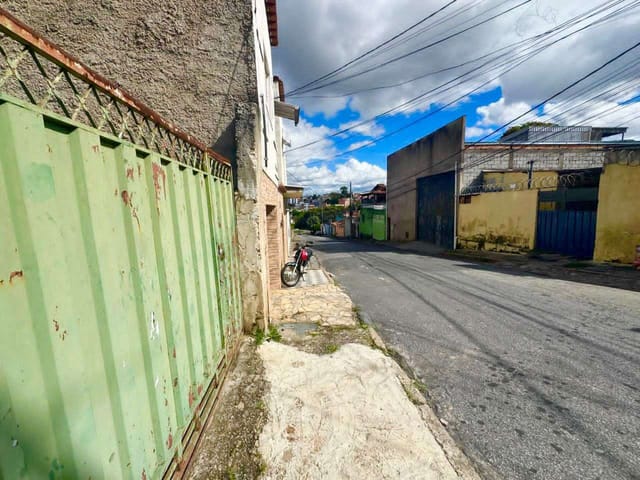 Terreno com 400m², à venda, no bairro Guarani em Belo Horizonte