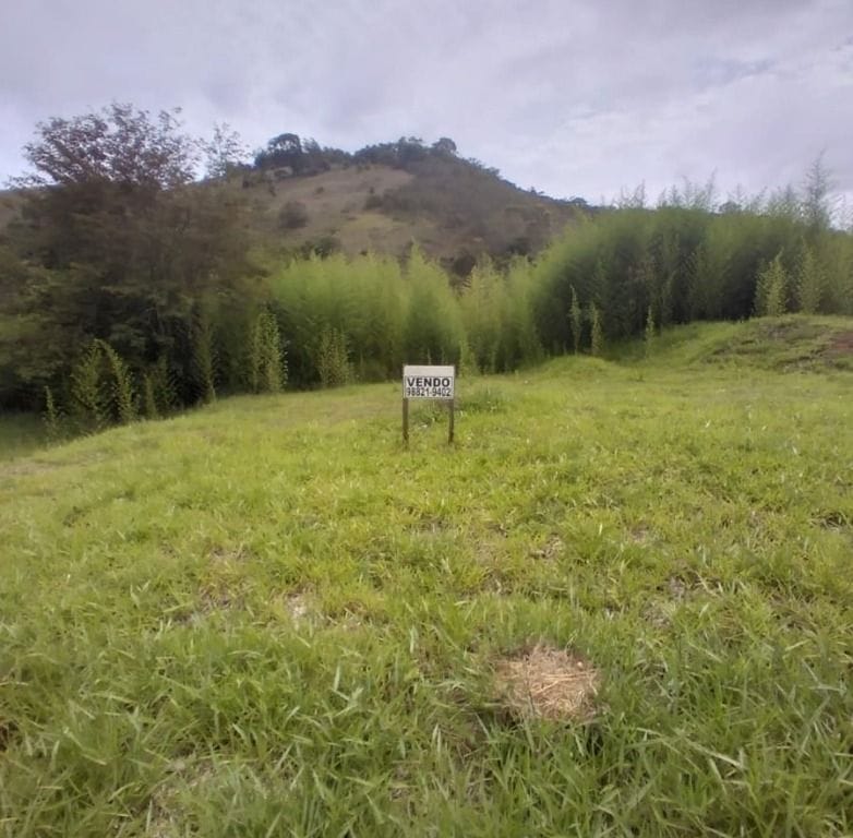 Terreno à Venda em Grama