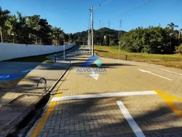 Terreno com 668m², à venda, no bairro Estância Guararema em Guararema