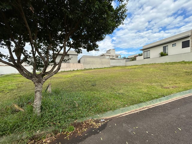 Terreno com 525m², à venda, no bairro Chácara Espraiado em Franca