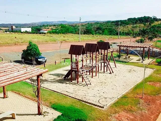 Terreno com 1750m², à venda, no bairro Setor Monte Sinai em Trindade
