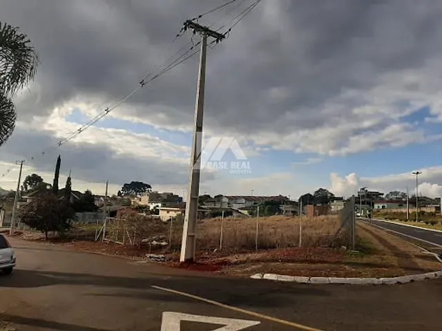 Terreno com 1210m², à venda, no bairro Uvaranas em Ponta Grossa