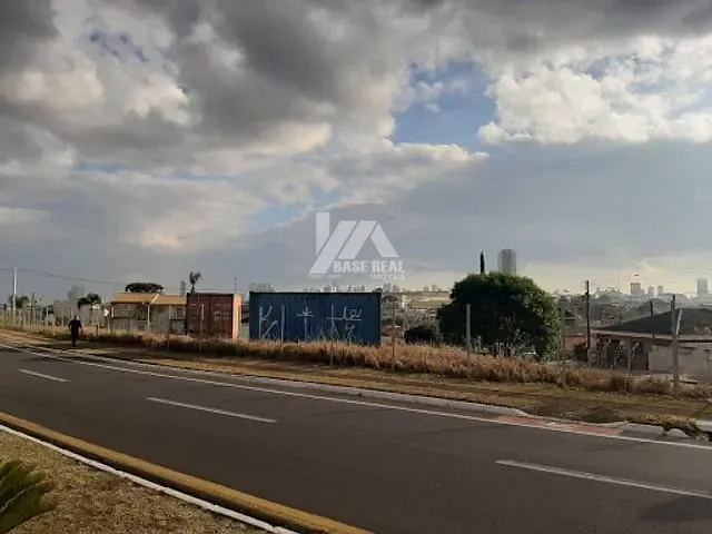 Terreno com 1210m², à venda, no bairro Uvaranas em Ponta Grossa