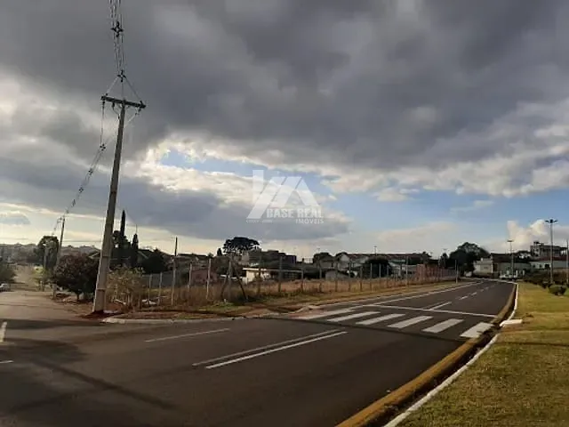 Terreno com 1210m², à venda, no bairro Uvaranas em Ponta Grossa