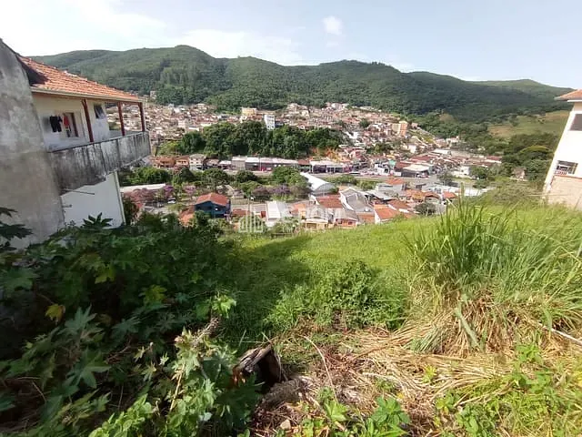 Terreno com 358m², à venda, no bairro Bem Bastos em Poços de Caldas