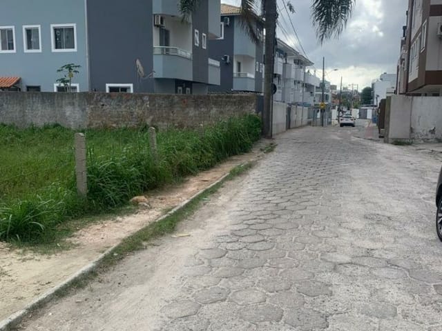 Terreno com 650m², à venda, no bairro Ingleses do Rio Vermelho em Florianópolis
