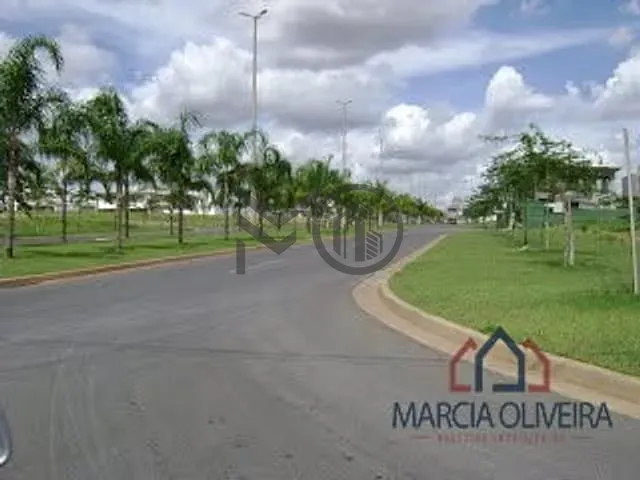 Terreno com 450m², à venda, no bairro Jardim Itália em Cuiabá