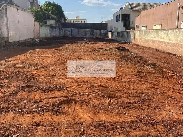 Terreno com 656m², à venda, no bairro Centro em Londrina