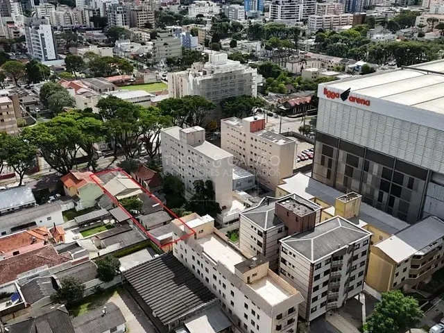 Terreno com 550m², à venda, no bairro Água Verde em Curitiba