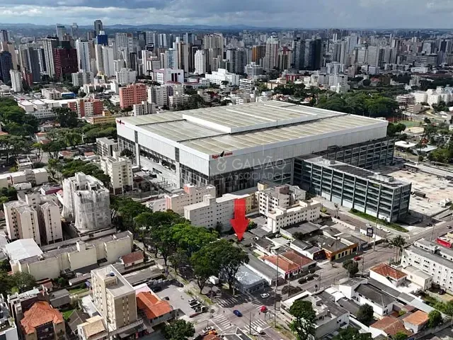 Terreno com 550m², à venda, no bairro Água Verde em Curitiba