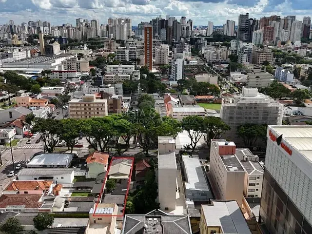Terreno com 550m², à venda, no bairro Água Verde em Curitiba