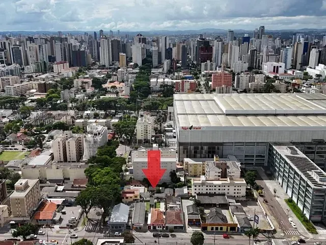 Terreno com 550m², à venda, no bairro Água Verde em Curitiba