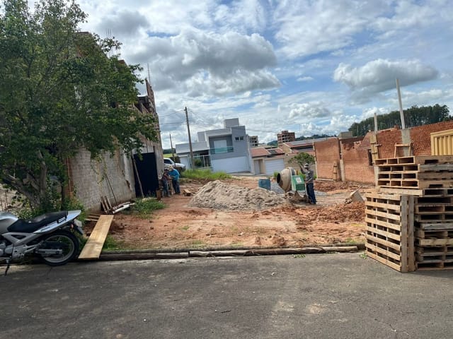 Terreno com 330m², à venda, no bairro Recanto do Lago em São João da Boa Vista