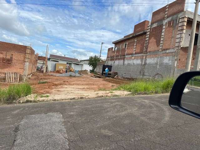 Terreno com 330m², à venda, no bairro Recanto do Lago em São João da Boa Vista