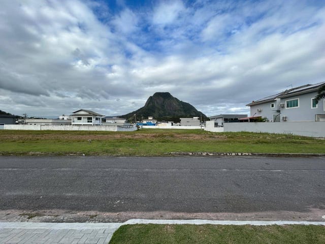 Terreno com 362m², à venda, no bairro Inoã (Inoã) em Maricá