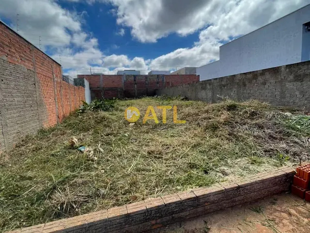 Terreno com 250m², à venda, no bairro Residencial Ville de France II em Ourinhos