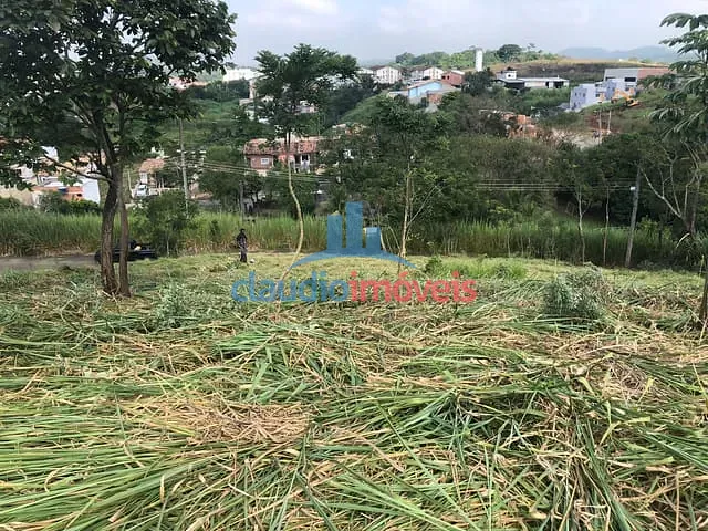 Terreno à venda, no bairro Roma em Volta Redonda