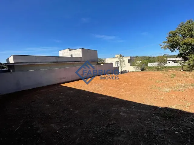 Terreno com 250m², à venda, no bairro Pinheirinho em Vinhedo