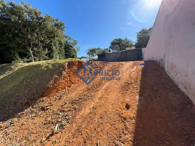Terreno com 250m², à venda, no bairro Pinheirinho em Vinhedo