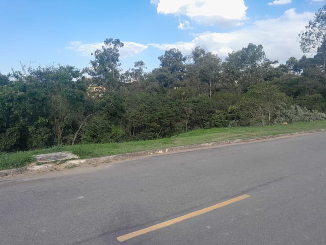 Terreno com 811m², à venda, no bairro Observatório em Vinhedo