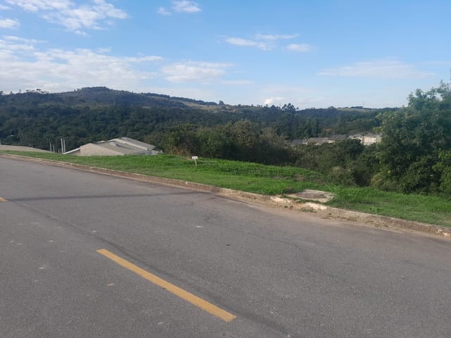 Terreno com 811m², à venda, no bairro Observatório em Vinhedo