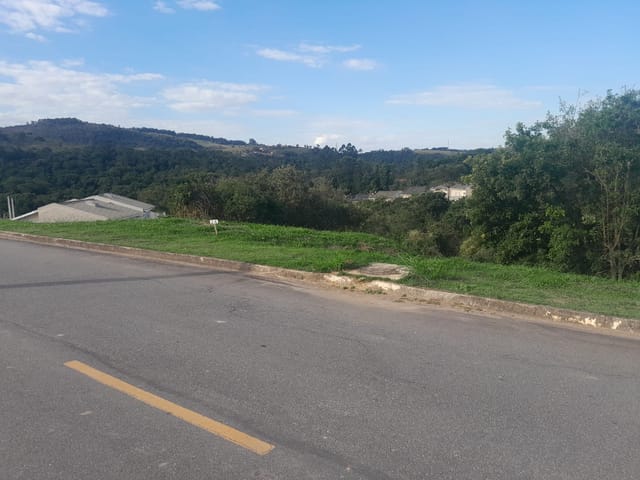 Terreno com 811m², à venda, no bairro Observatório em Vinhedo