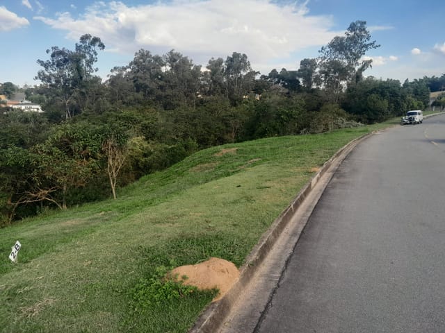 Terreno com 811m², à venda, no bairro Observatório em Vinhedo