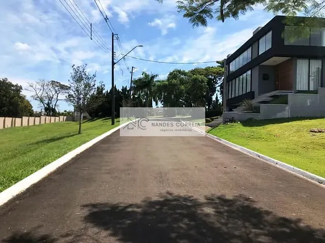 Terreno com 905m², à venda, no bairro Jardim Tarobá em Cambé